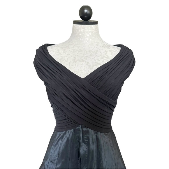 Tadashi Collection Cocktail Dress Black Fit & Flare Draped & lTrumpet Size 4 - Picture 7 of 15